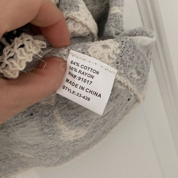 Solitaire Black and White Puff Sleeve Crochet Blouse - Picture 3 of 7